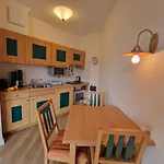 Klassik Appartement mit 1 Schlafzimmer und Balkon im Dachgeschoss 172